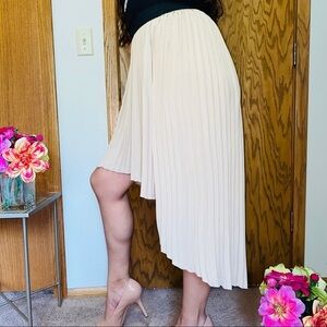 High low pleated skirt